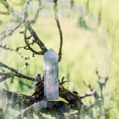 Pangera-Gudrun Flint-Hintergrundbild-Edelstein in der Natur