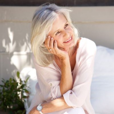 Pangera-Sandra Gasparini-Glückliche ältere Frau