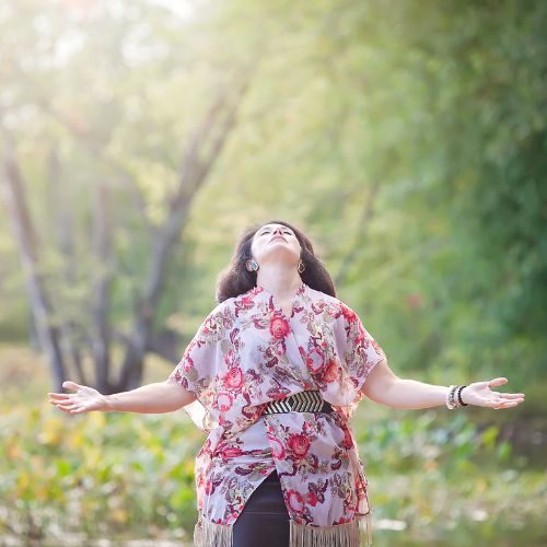 Pangera-Steve Nino-Laqi-Arme ausbreiten